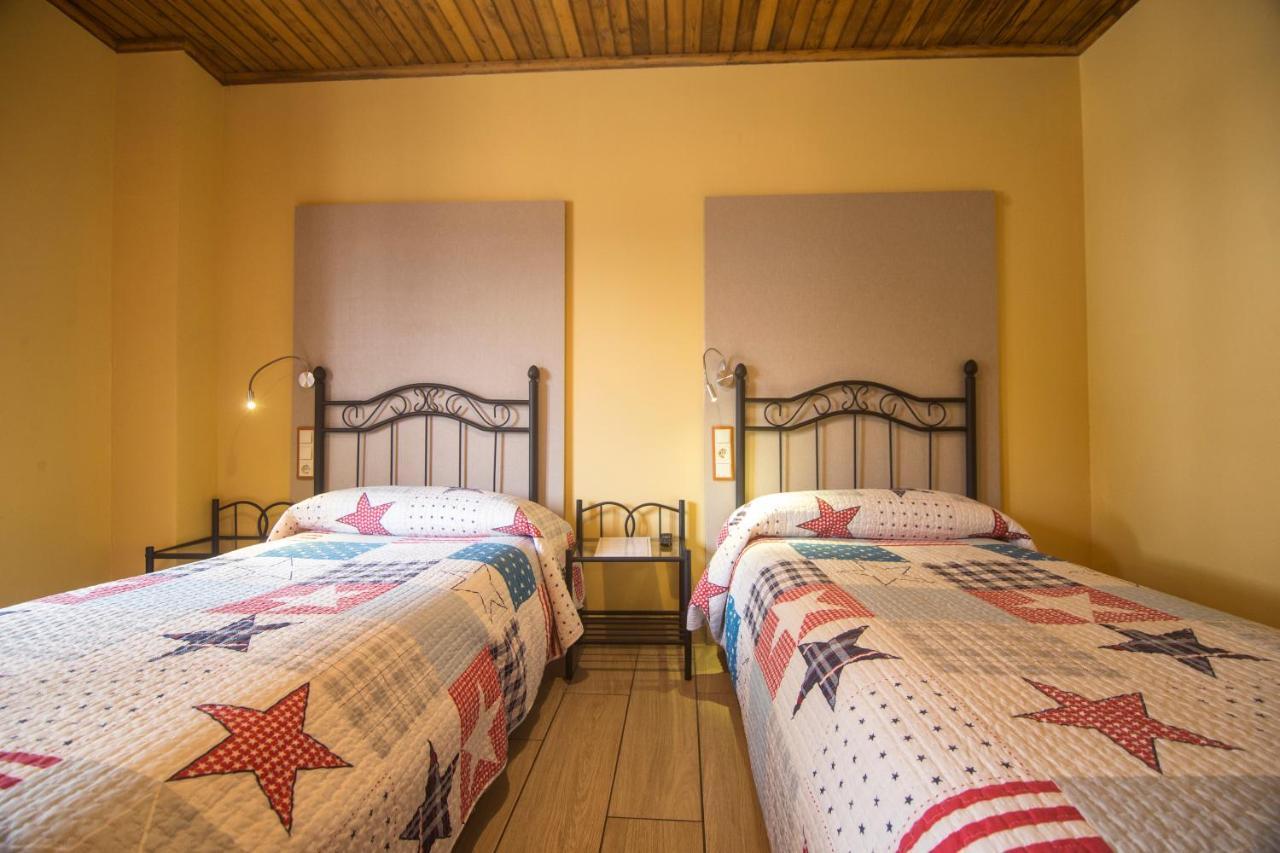 Casa Nunez Pensionat Fonfría Exteriör bild